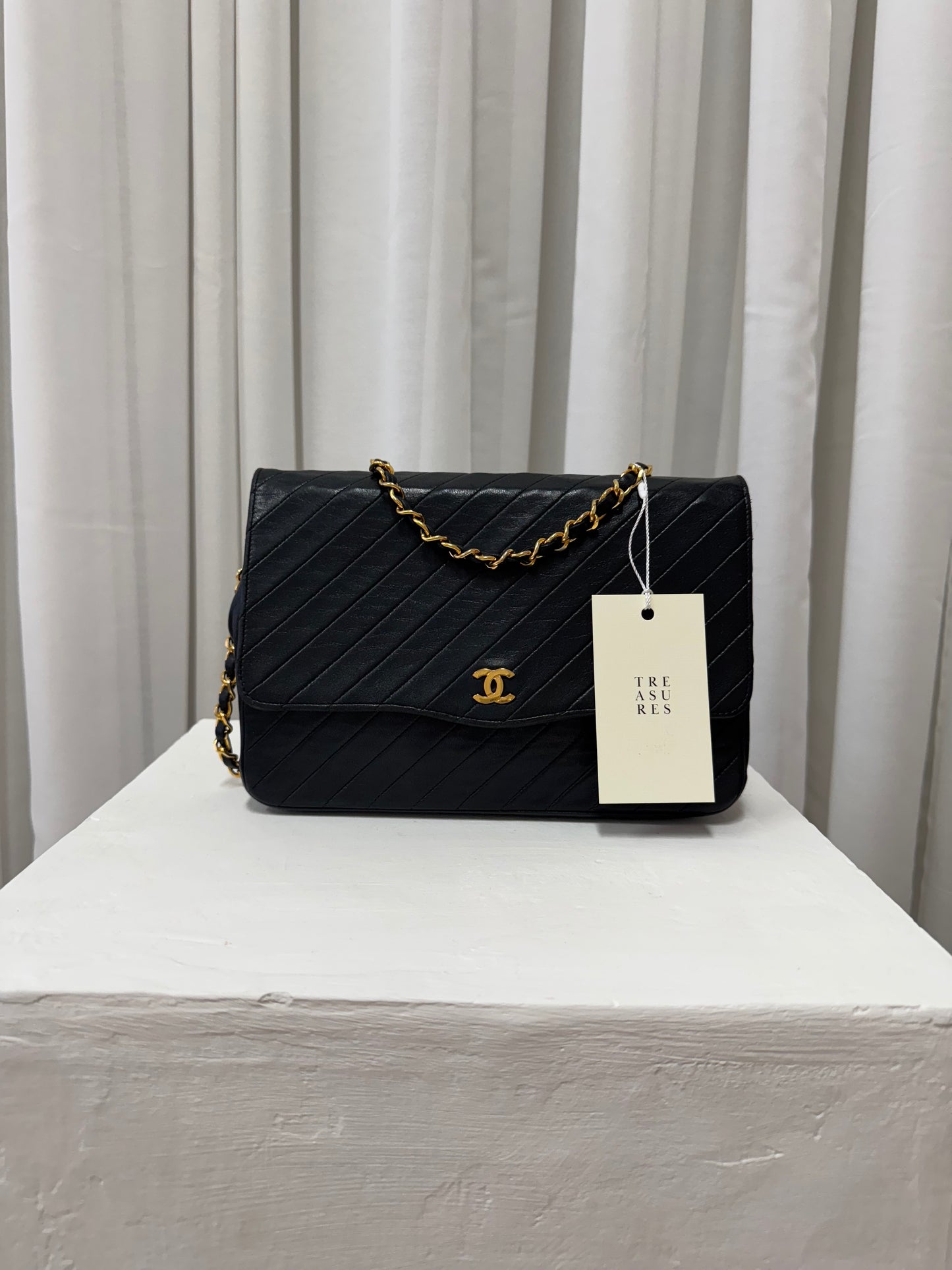 CHANEL DIAGONAL STITCH SINGLE FLAP BAG