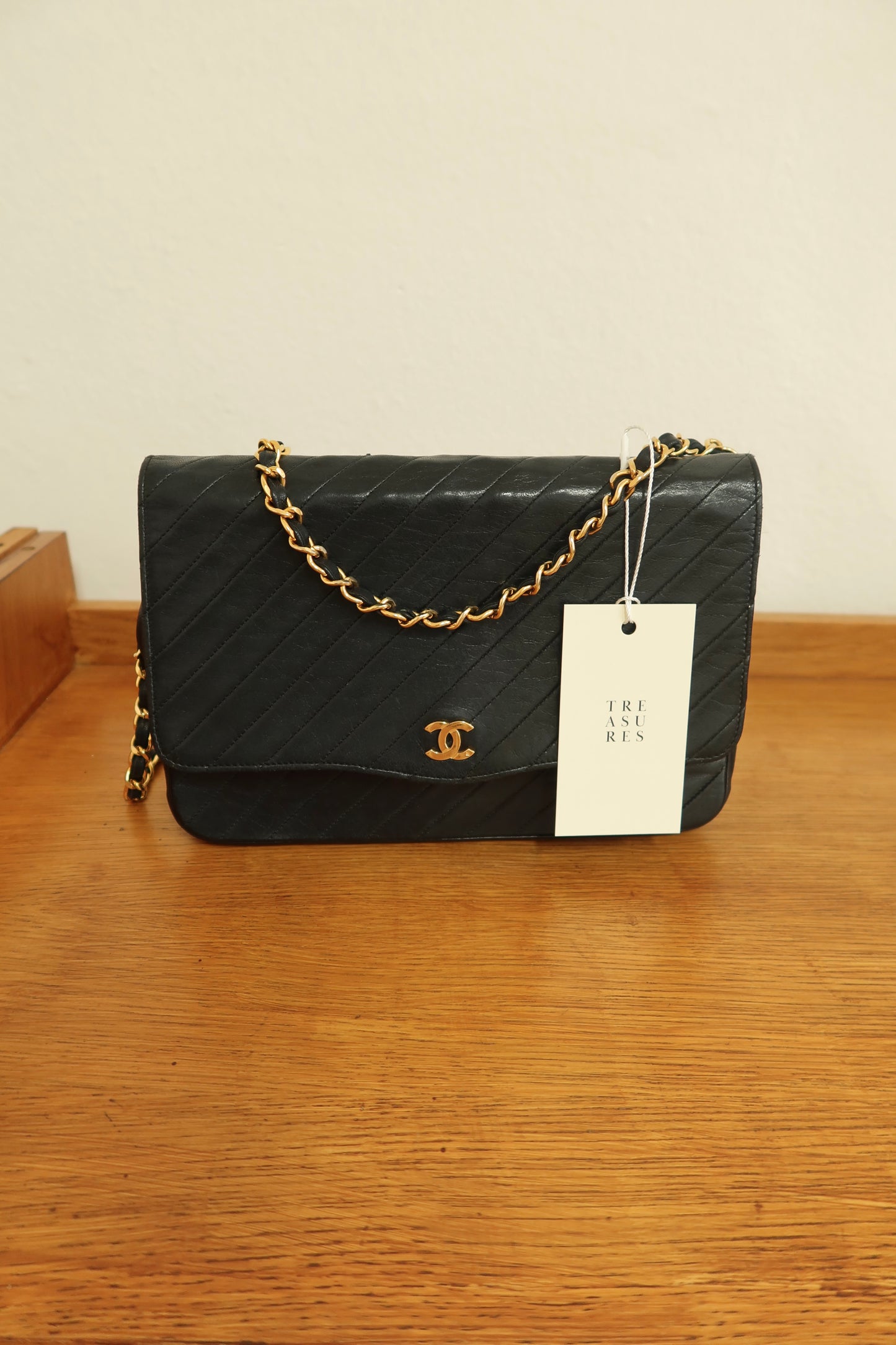 CHANEL DIAGONAL STITCH SINGLE FLAP BAG