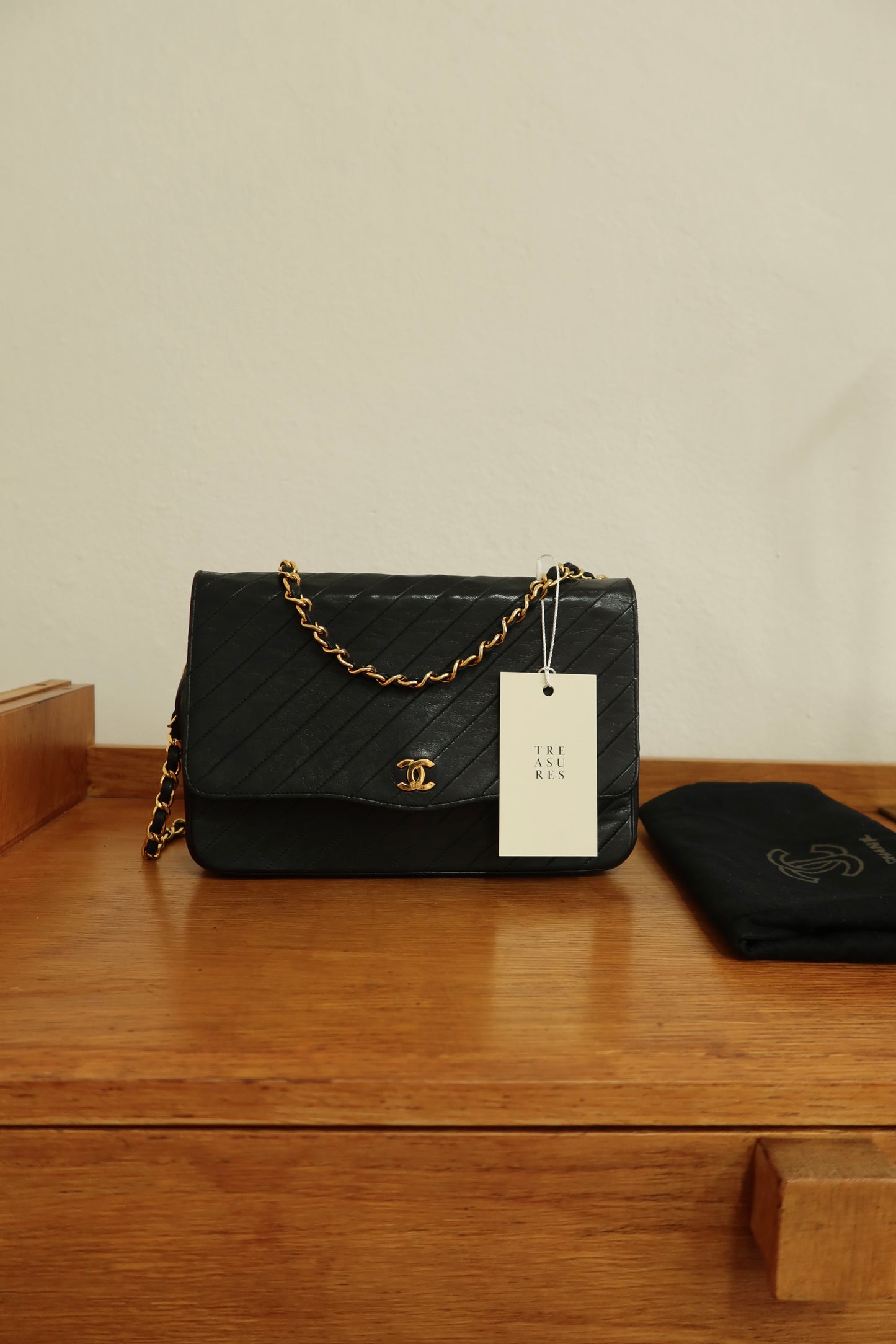 CHANEL DIAGONAL STITCH SINGLE FLAP BAG