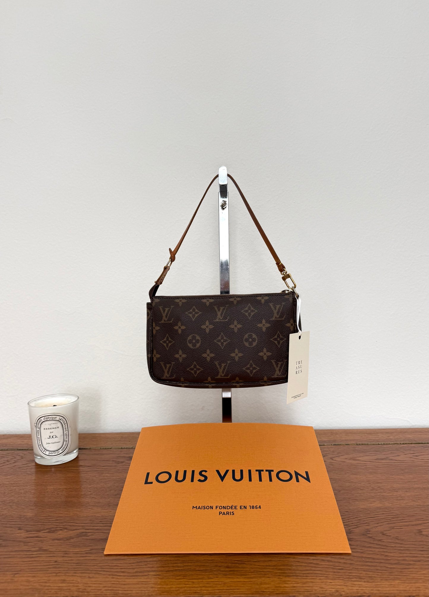 LV POCHETTE 302