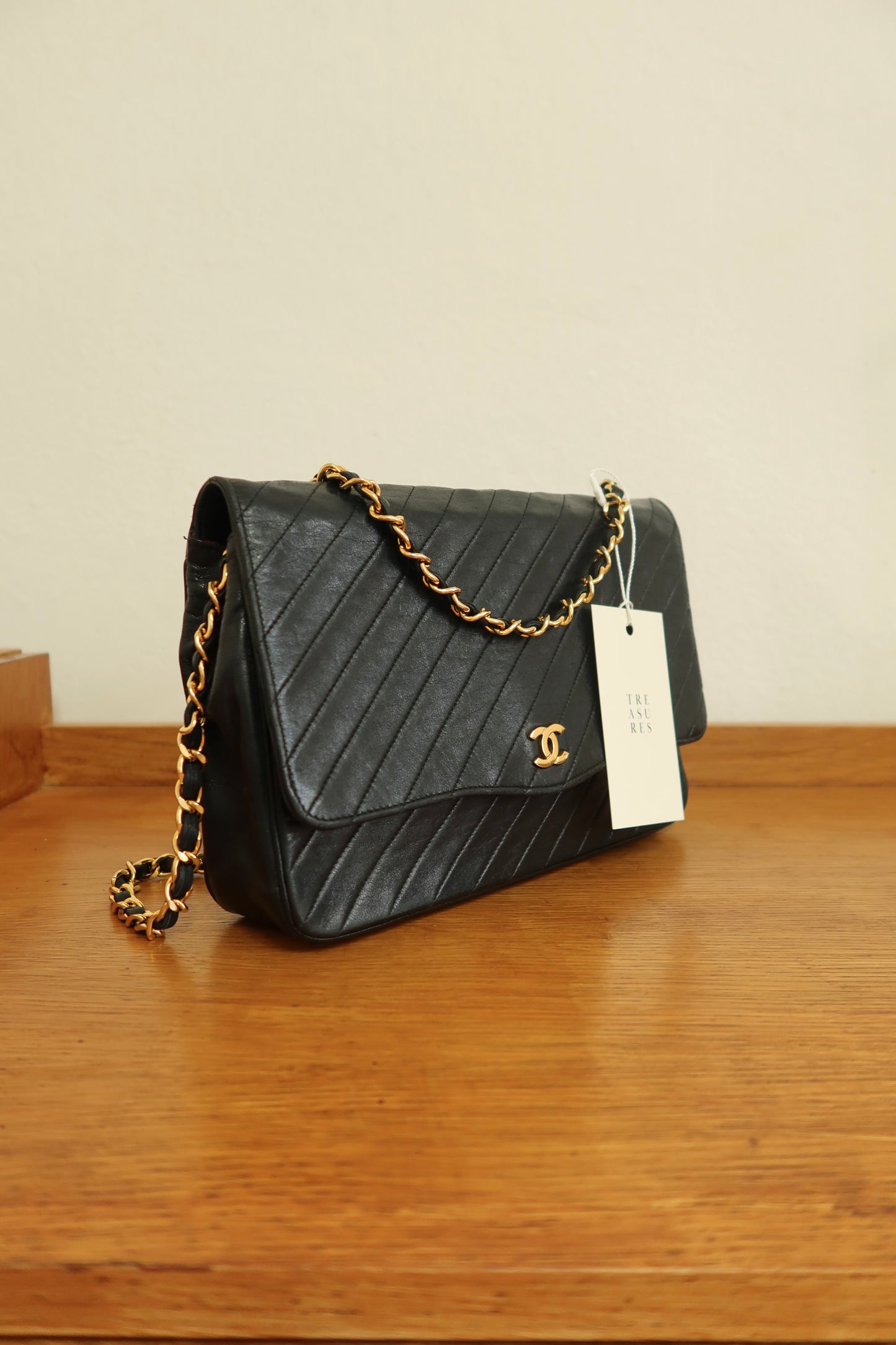 CHANEL DIAGONAL STITCH SINGLE FLAP BAG