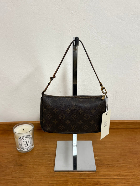 LV POCHETTE