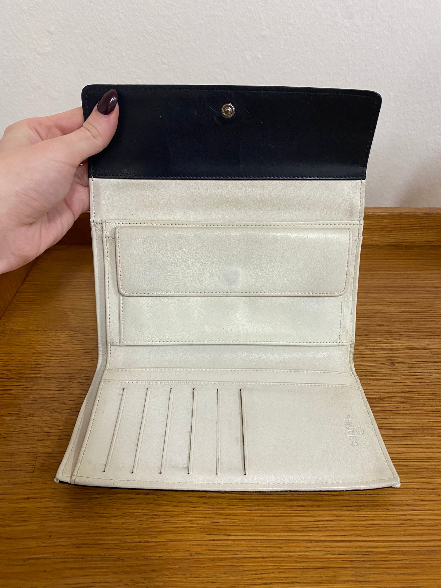 CHANEL QUILTED WALLET BLACK/WHITE SERIES 11