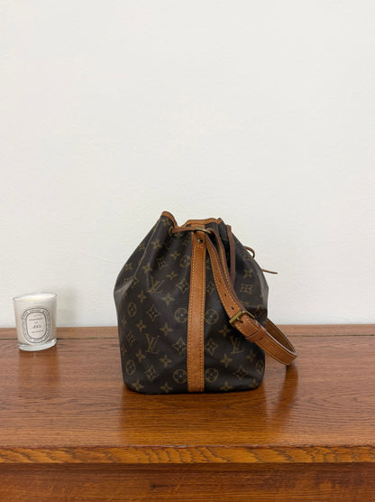LV PETIT NOÉ MONOGRAM BUCKET BAG 318