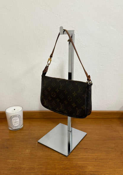 LV POCHETTE
