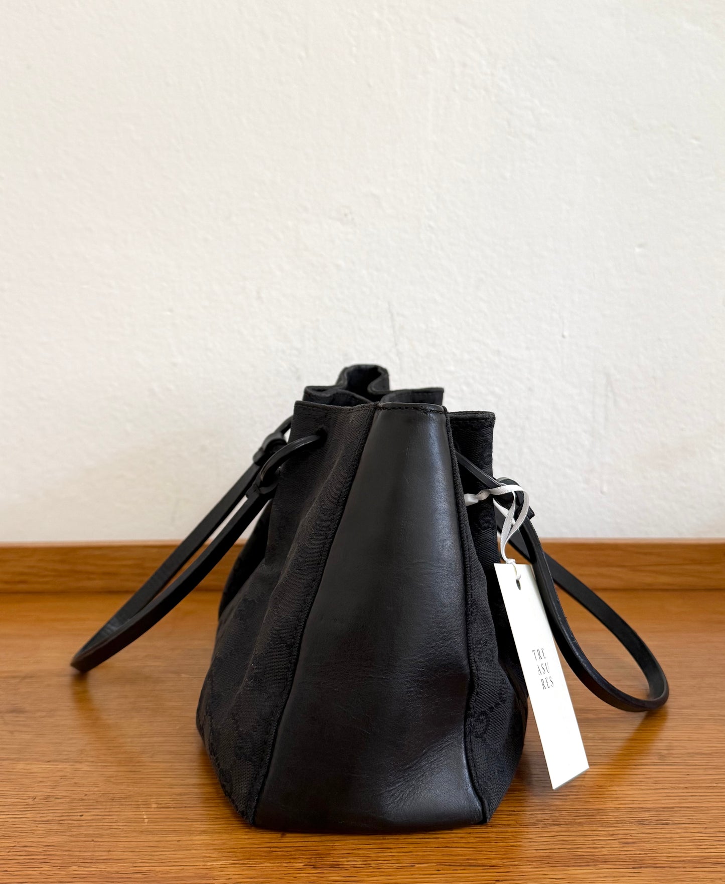 GUCCI GG SHOULDER BAG BLACK WITH POUCH