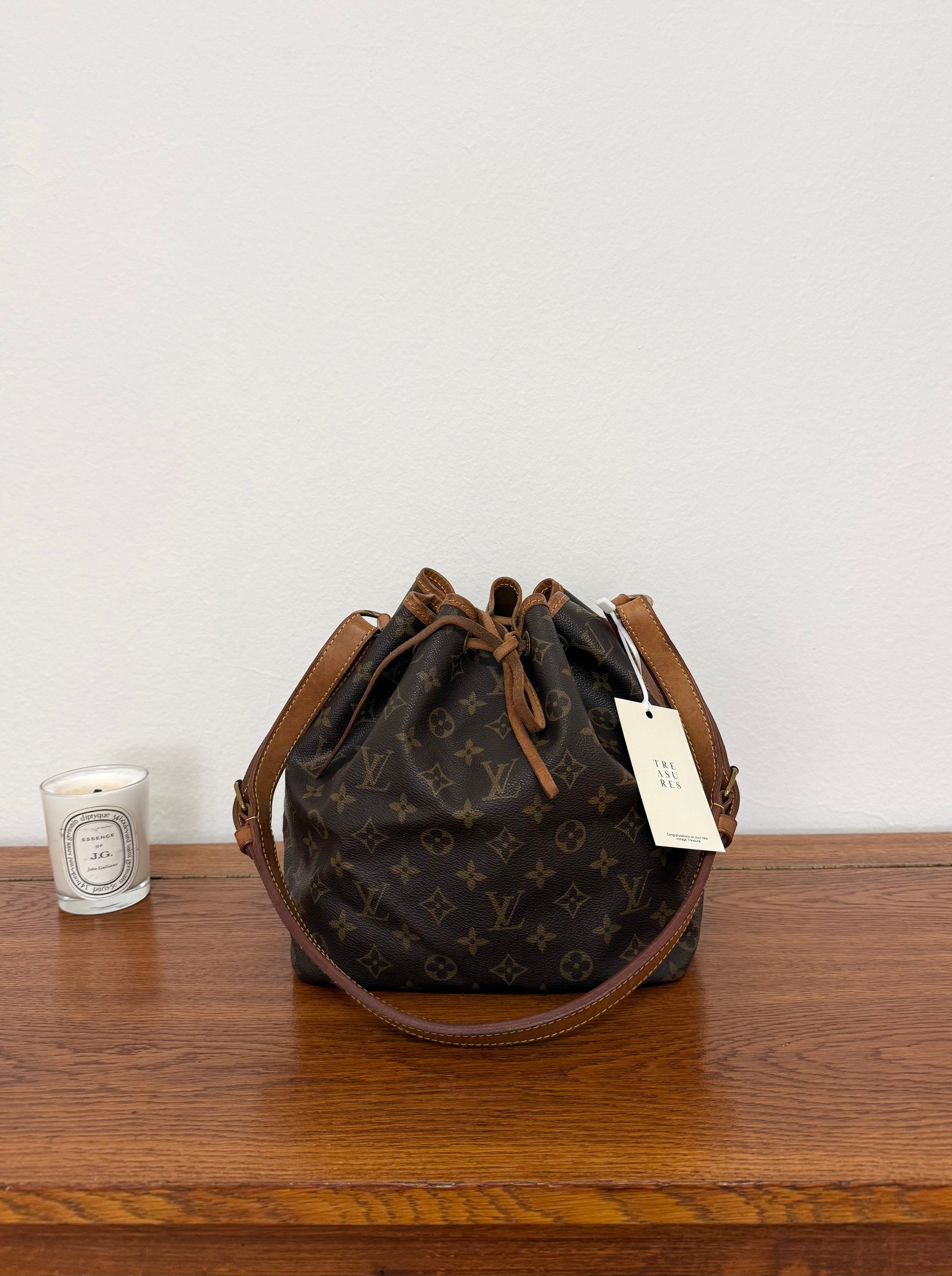 LV PETIT NOÉ MONOGRAM BUCKET BAG 318