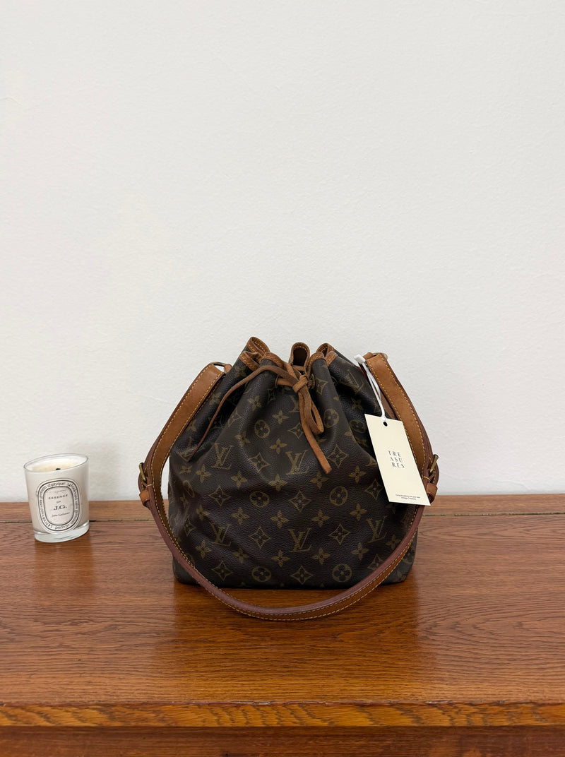 LV PETIT NOÉ MONOGRAM BUCKET BAG 318