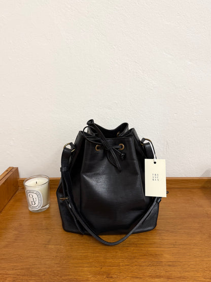 LV EPI PETIT NOÉ BLACK BUCKET BAG