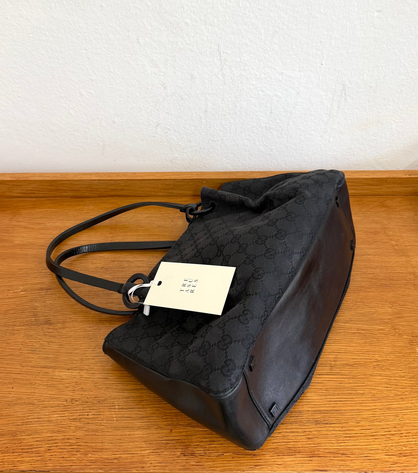 GUCCI GG SHOULDER BAG BLACK WITH POUCH