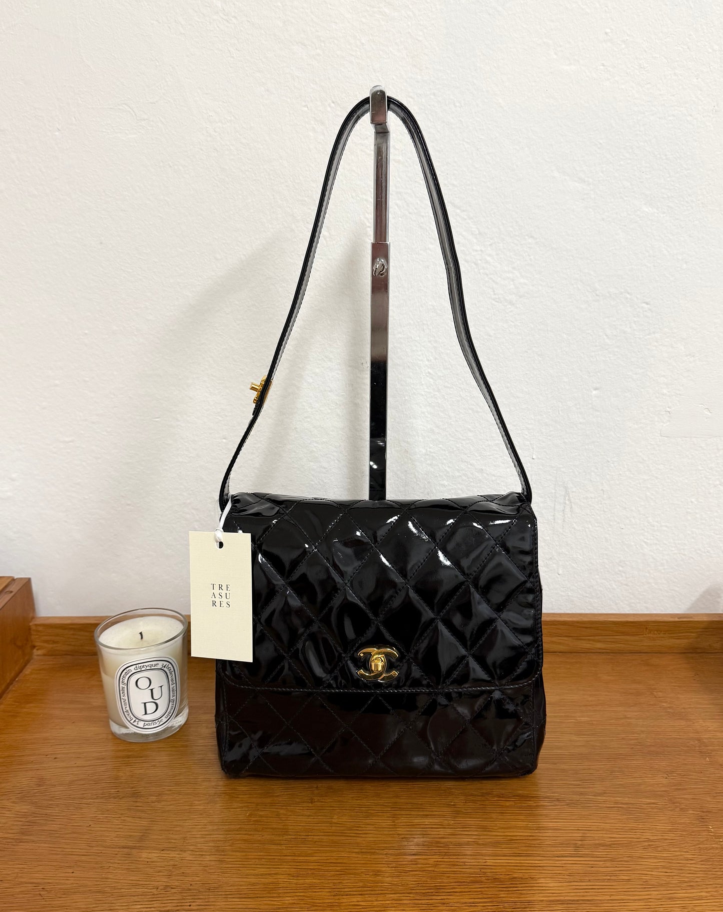 CHANEL TWIST LOCK FLAP PATENT LEATHER