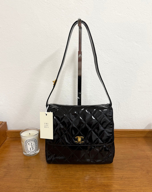 CHANEL TWIST LOCK FLAP PATENT LEATHER