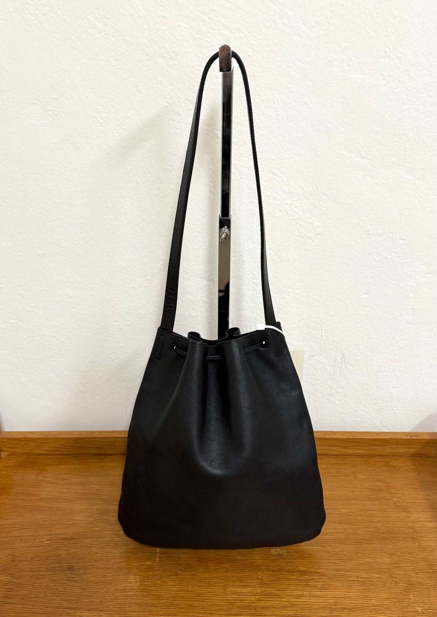 SAINT LAURENT DRAWSTRING BLACK SHOULDER BAG