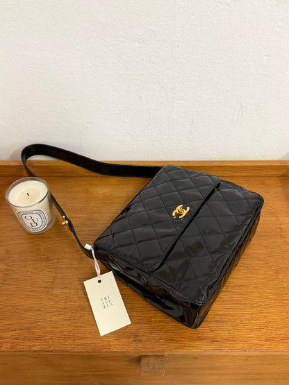 CHANEL TWIST LOCK FLAP PATENT LEATHER