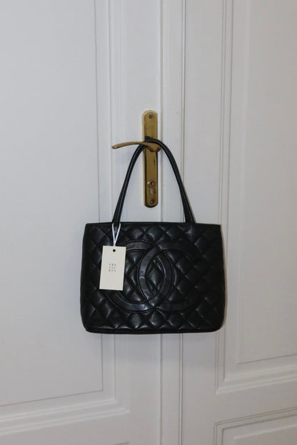 CHANEL CAVIAR MEDDALLION TOTE