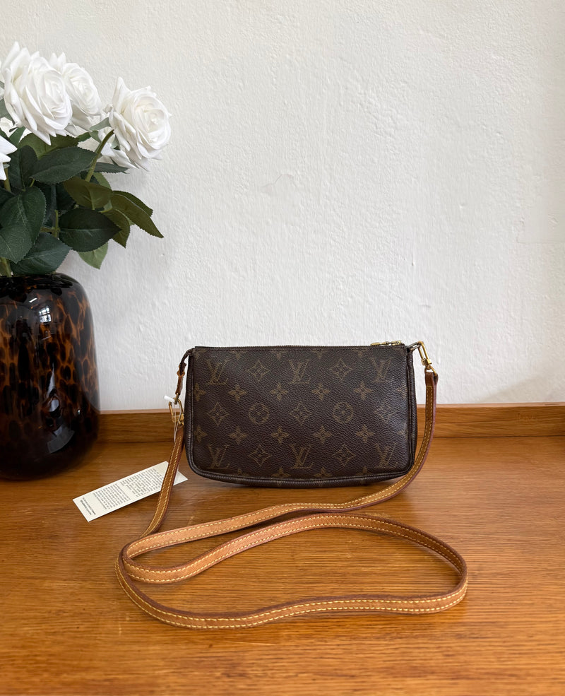 LV POCHETTE