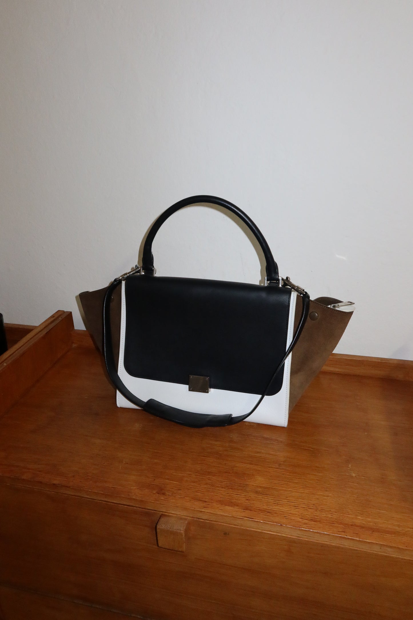 CELINE PHOEBE PHILO TRAPEZE BLACK WHITE
