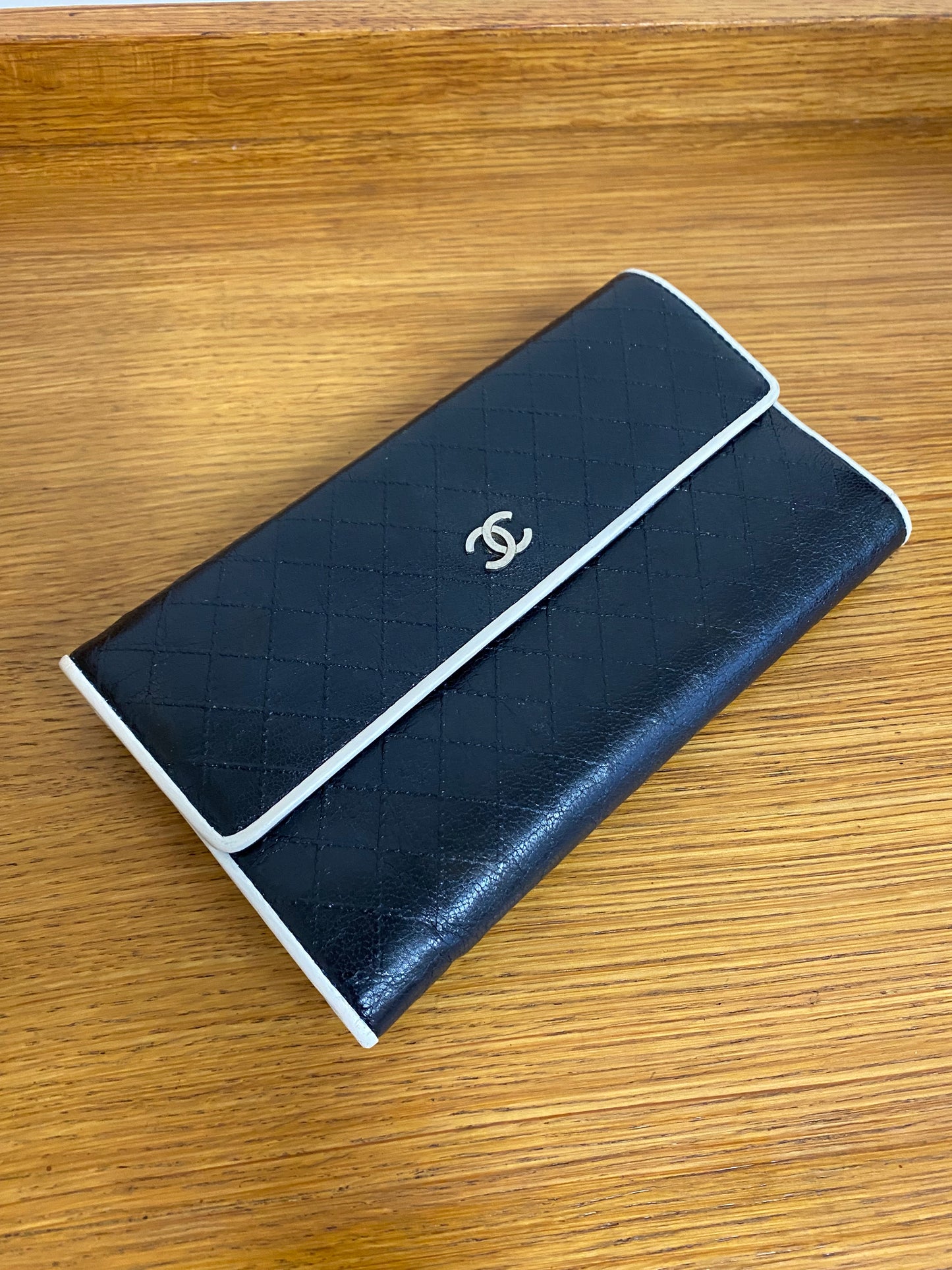 CHANEL QUILTED WALLET BLACK/WHITE SERIES 11