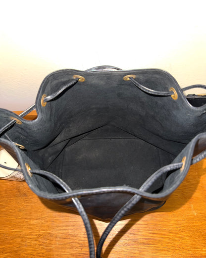 LV EPI PETIT NOÉ BLACK BUCKET BAG