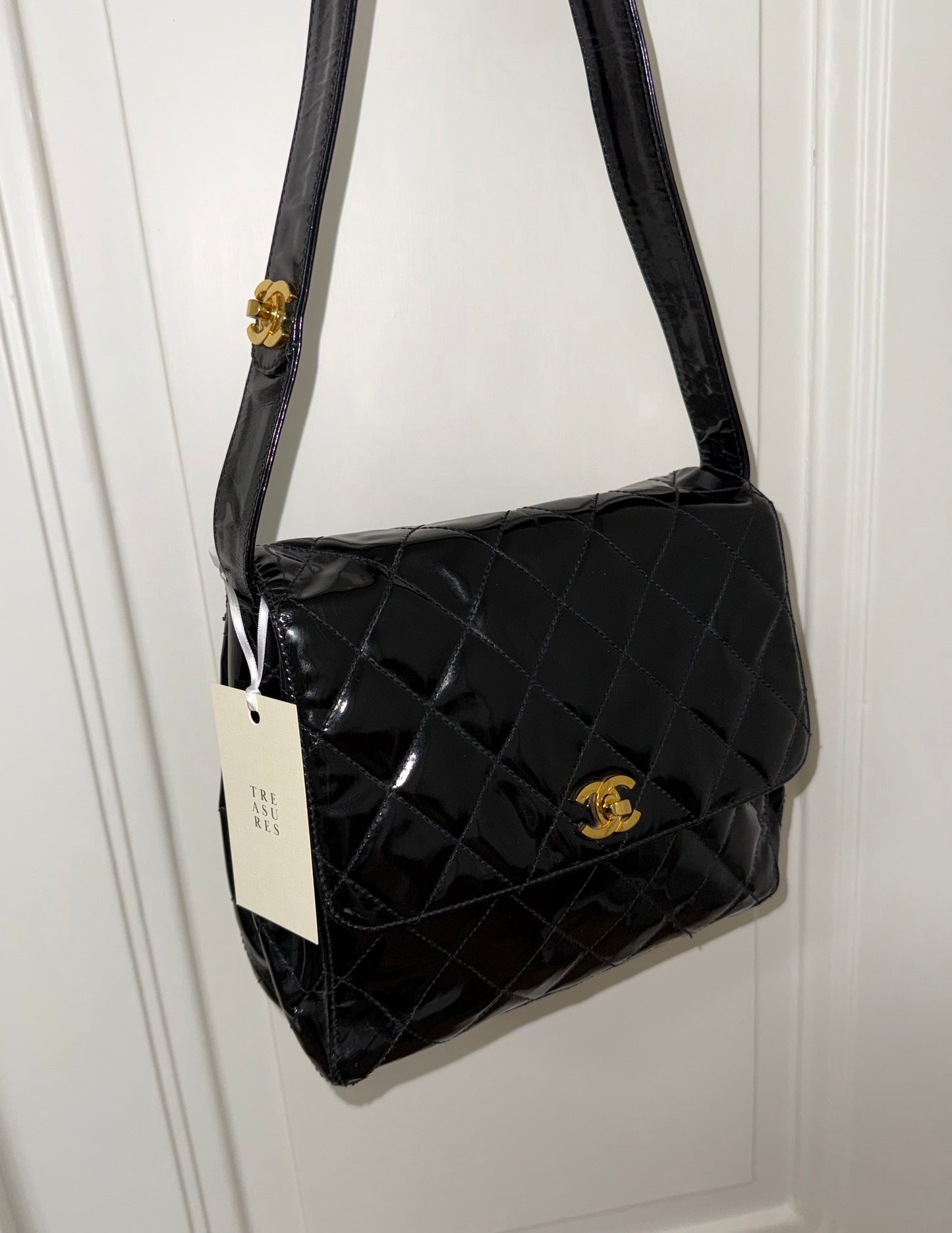 CHANEL TWIST LOCK FLAP PATENT LEATHER