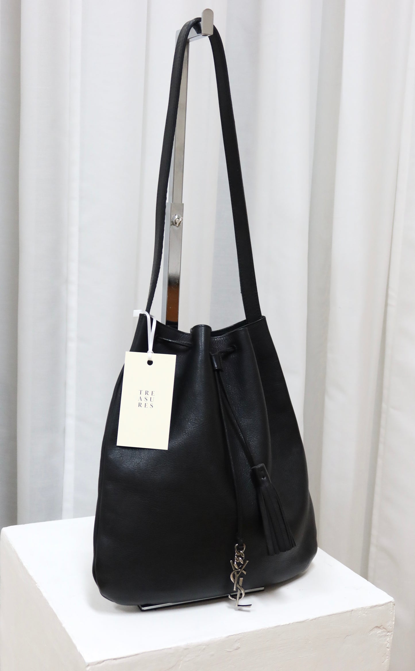 SAINT LAURENT DRAWSTRING BLACK SHOULDER BAG