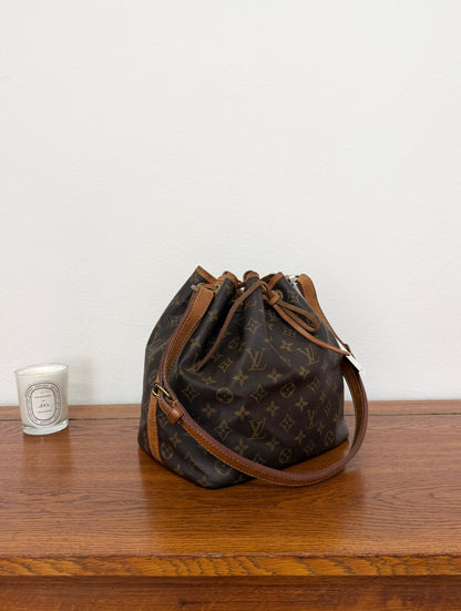 LV PETIT NOÉ MONOGRAM BUCKET BAG 318