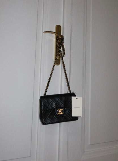 CHANEL SINGLE FLAP BAG BLACK LAMBSKIN