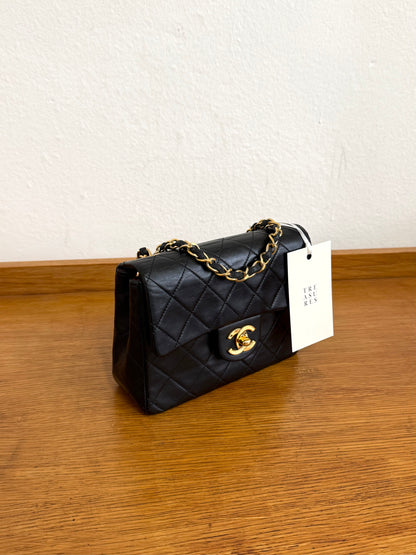 CHANEL SINGLE FLAP BAG BLACK LAMBSKIN
