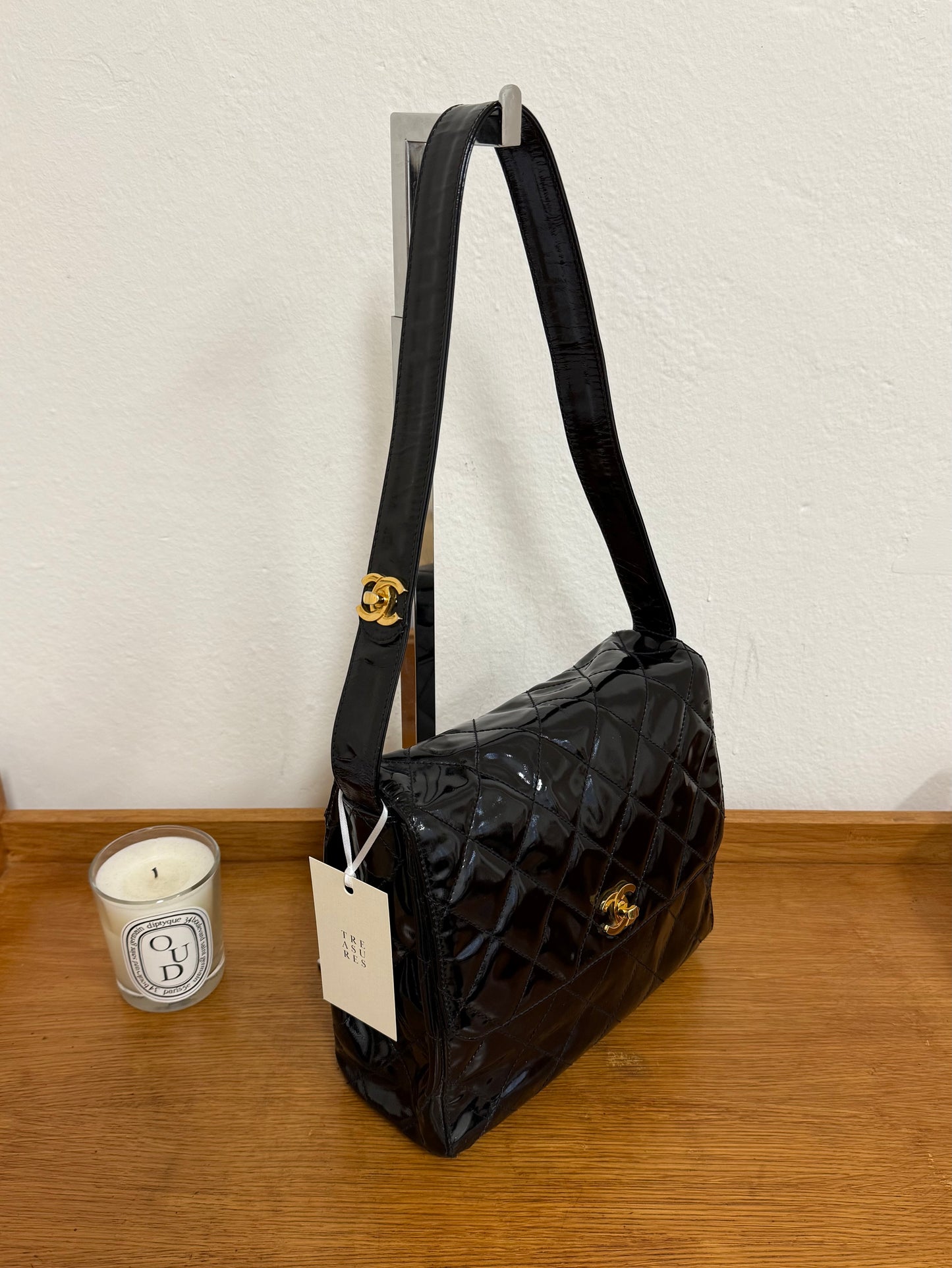 CHANEL TWIST LOCK FLAP PATENT LEATHER