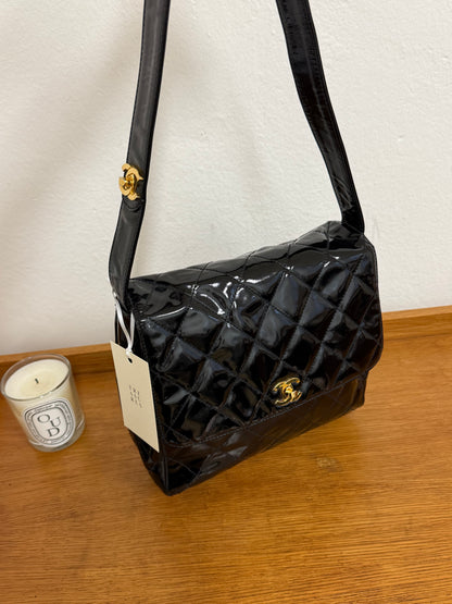 CHANEL TWIST LOCK FLAP PATENT LEATHER