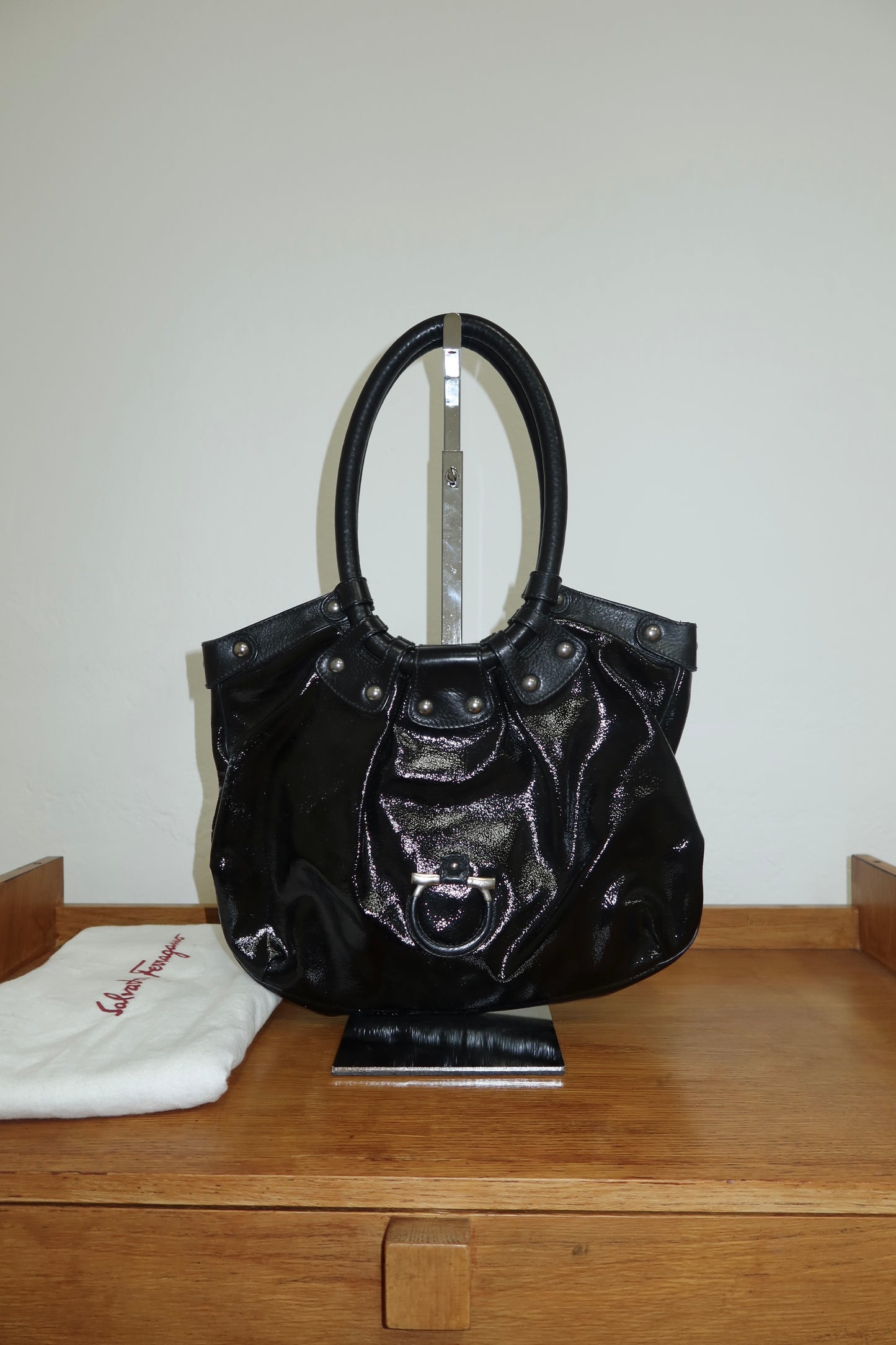 FERRAGAMO NAPLAK SHOULDER BAG