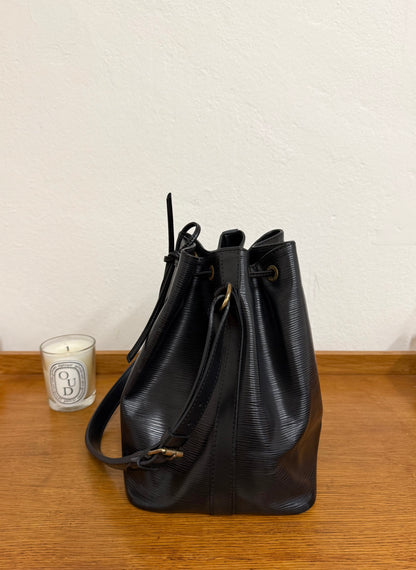 LV EPI PETIT NOÉ BLACK BUCKET BAG
