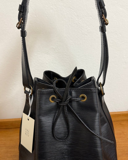 LV EPI PETIT NOÉ BLACK BUCKET BAG