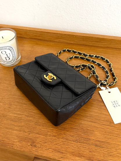 CHANEL SINGLE FLAP BAG BLACK LAMBSKIN