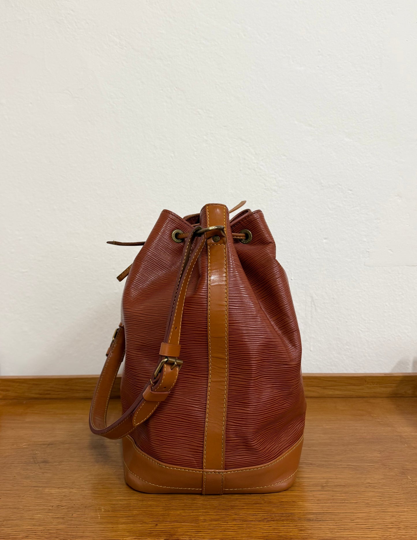 LOUIS VUITTON EPI NOÉ BROWN BUCKET BAG