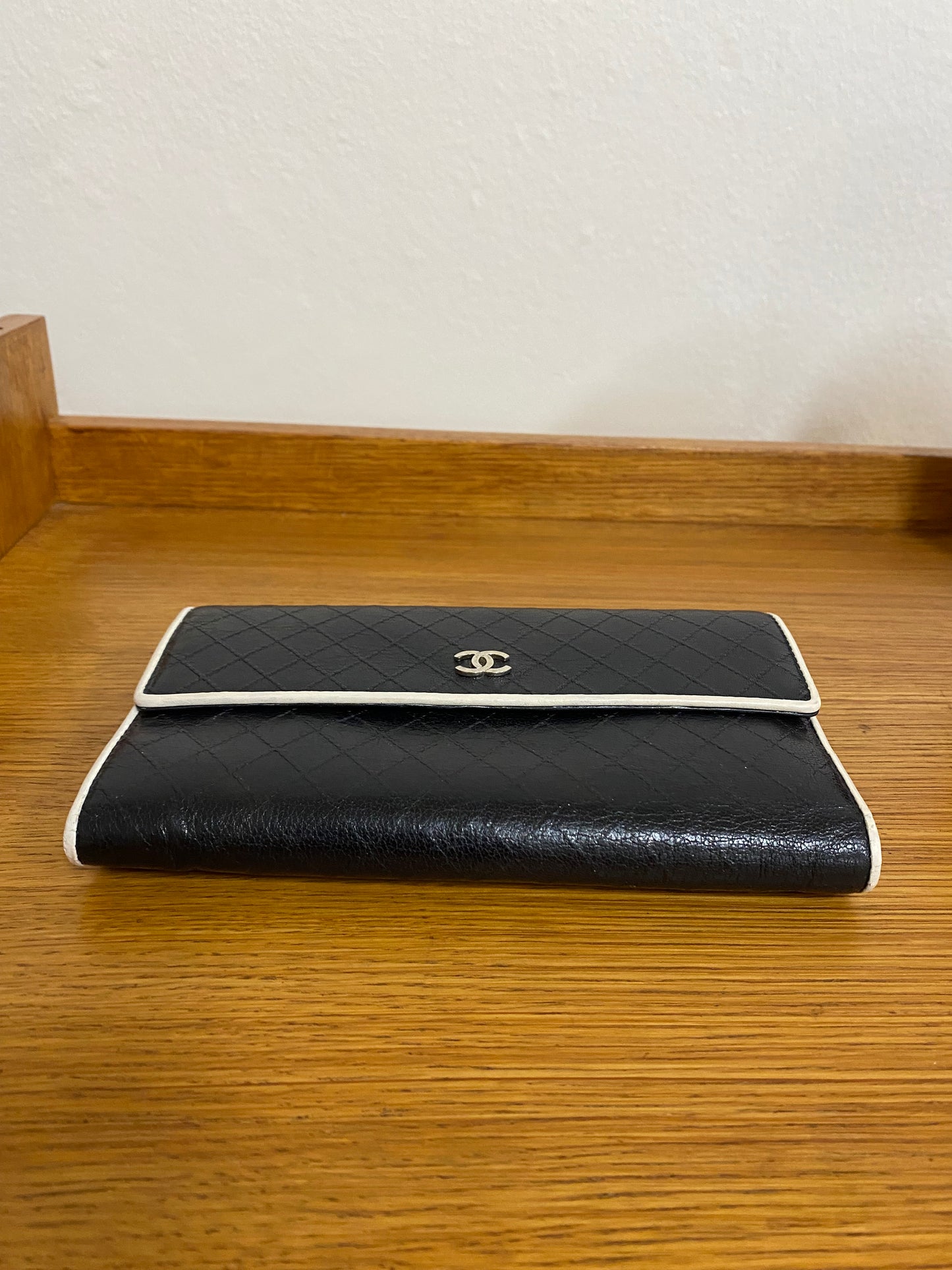 CHANEL QUILTED WALLET BLACK/WHITE SERIES 11