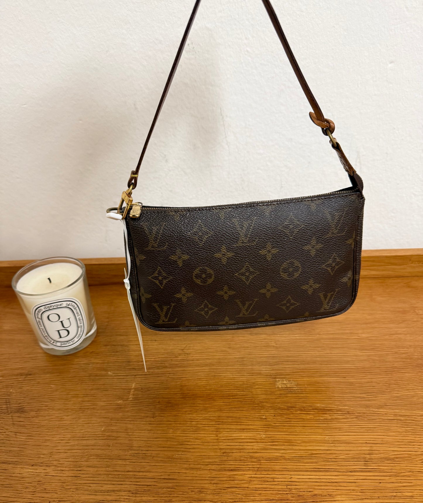 LV POCHETTE