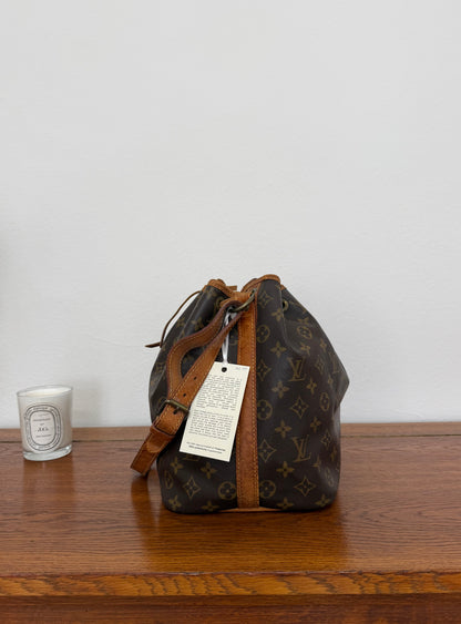 LV PETIT NOÉ MONOGRAM BUCKET BAG 319
