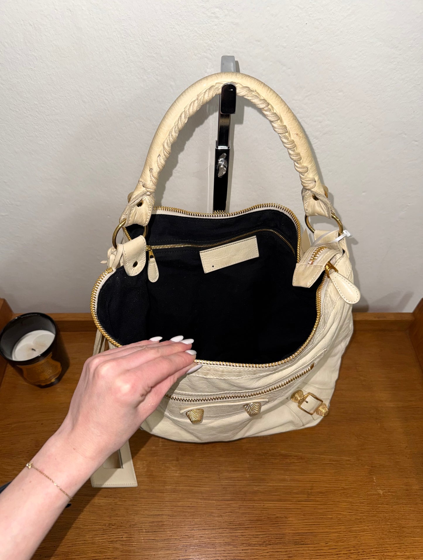 BALENCIAGA DAY “HOBO CITY” BAG BUTTER YELLOW