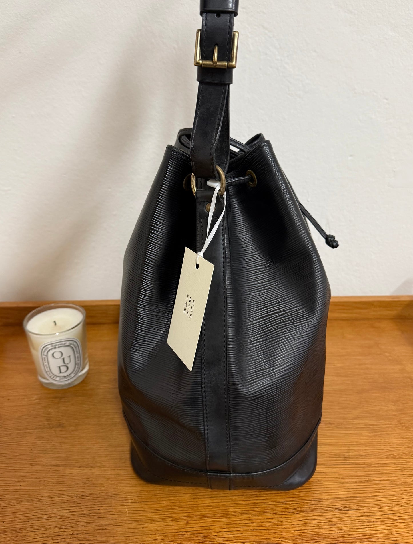 LV EPI PETIT NOÉ BLACK BUCKET BAG