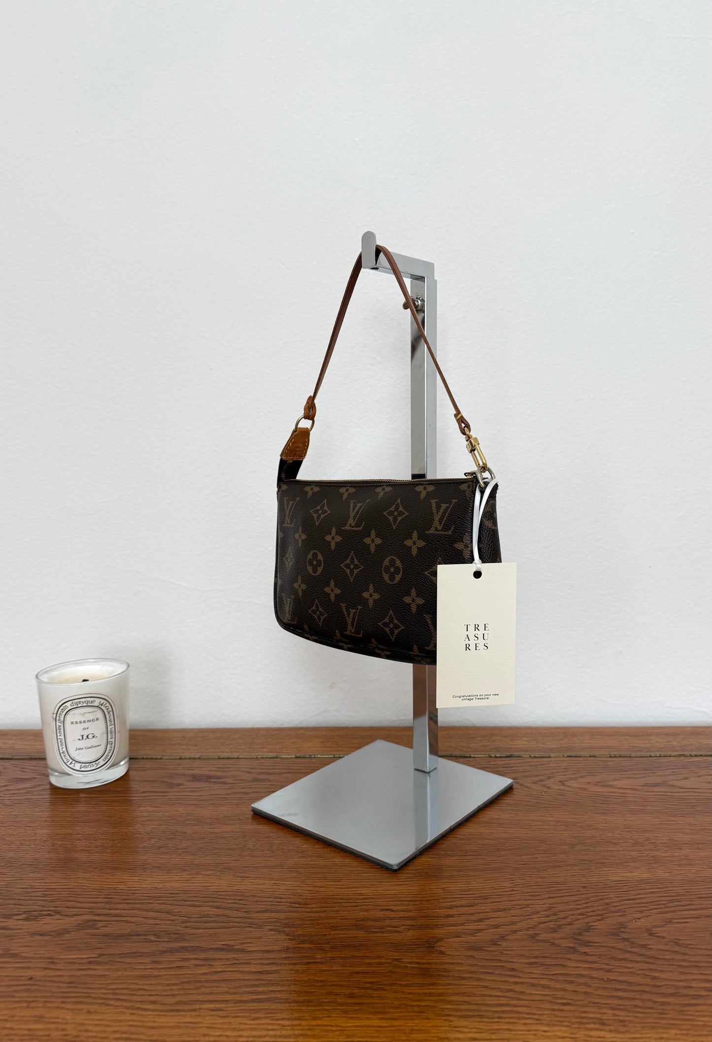 LV POCHETTE 302
