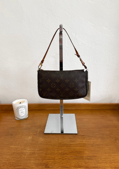 LV POCHETTE 304