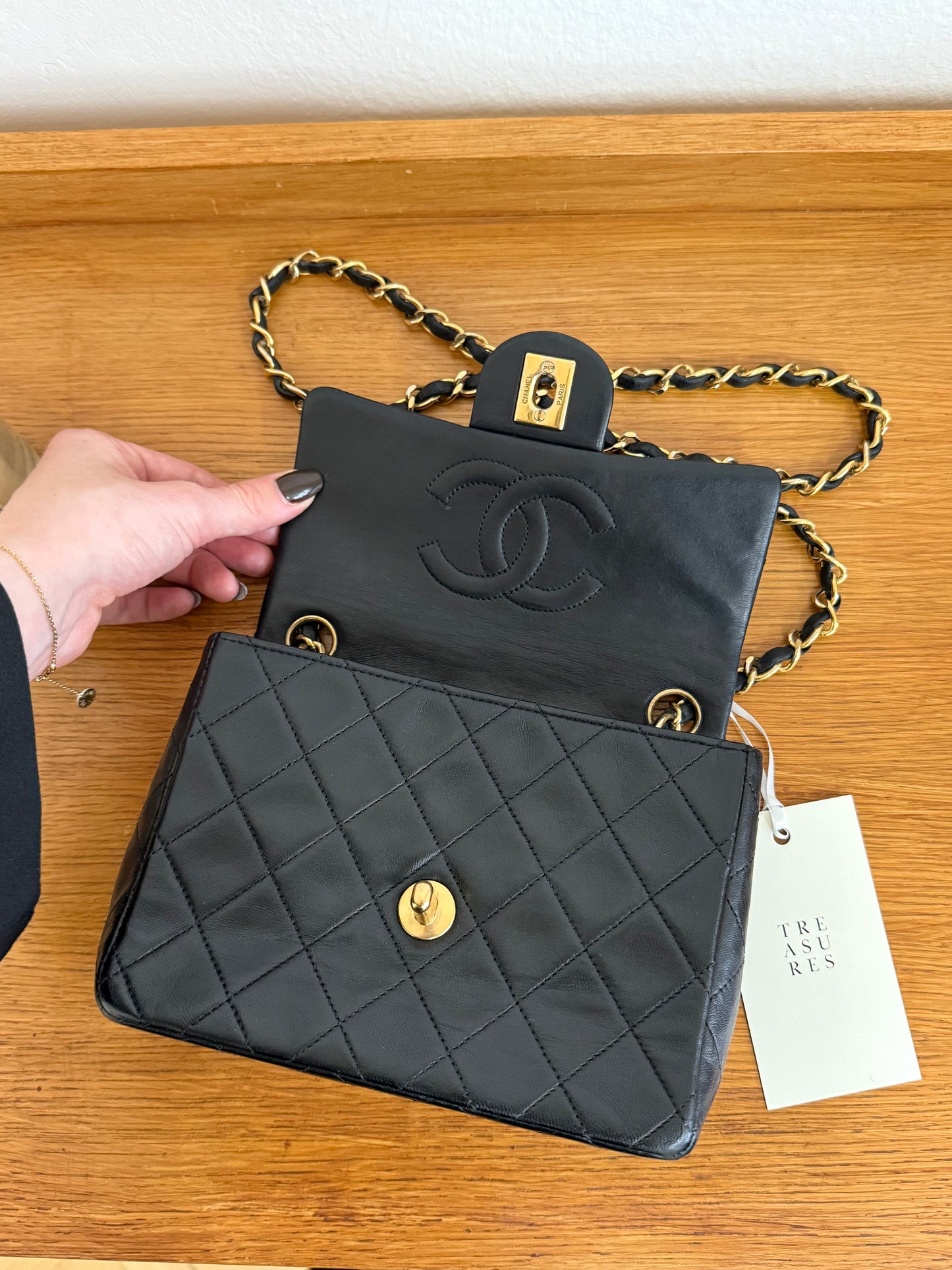 CHANEL SINGLE FLAP BAG BLACK LAMBSKIN