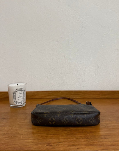 LV POCHETTE