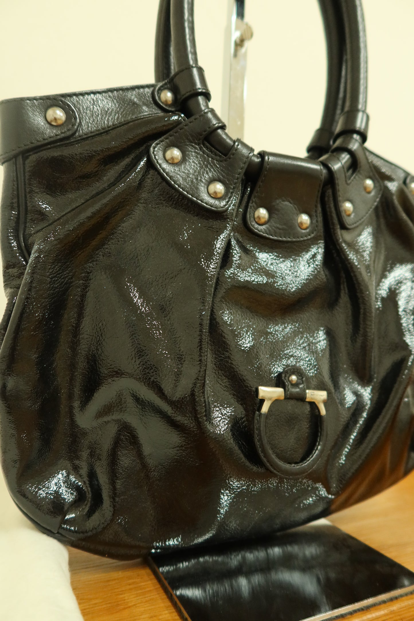 FERRAGAMO NAPLAK SHOULDER BAG