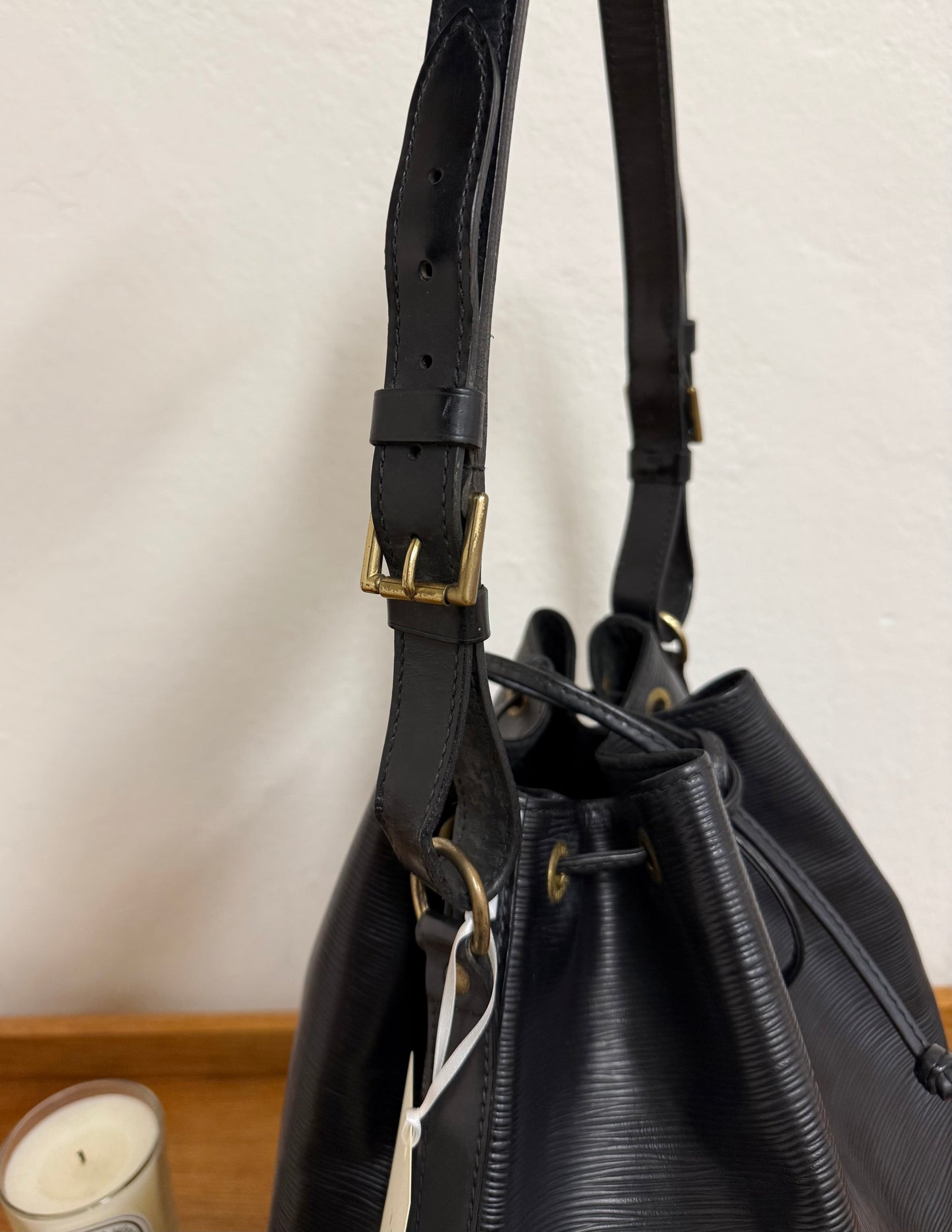LV EPI PETIT NOÉ BLACK BUCKET BAG