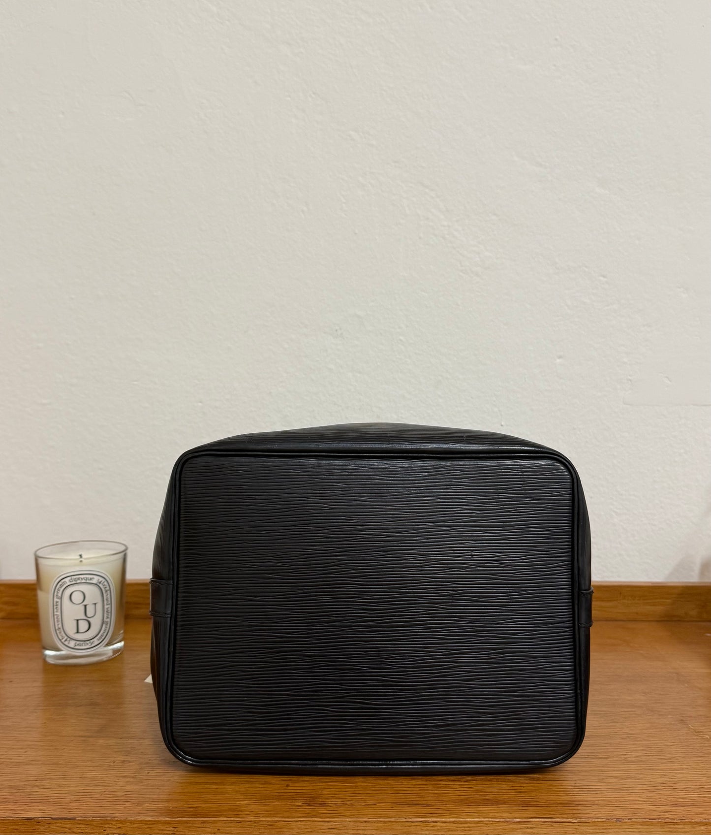 LV EPI PETIT NOÉ BLACK BUCKET BAG