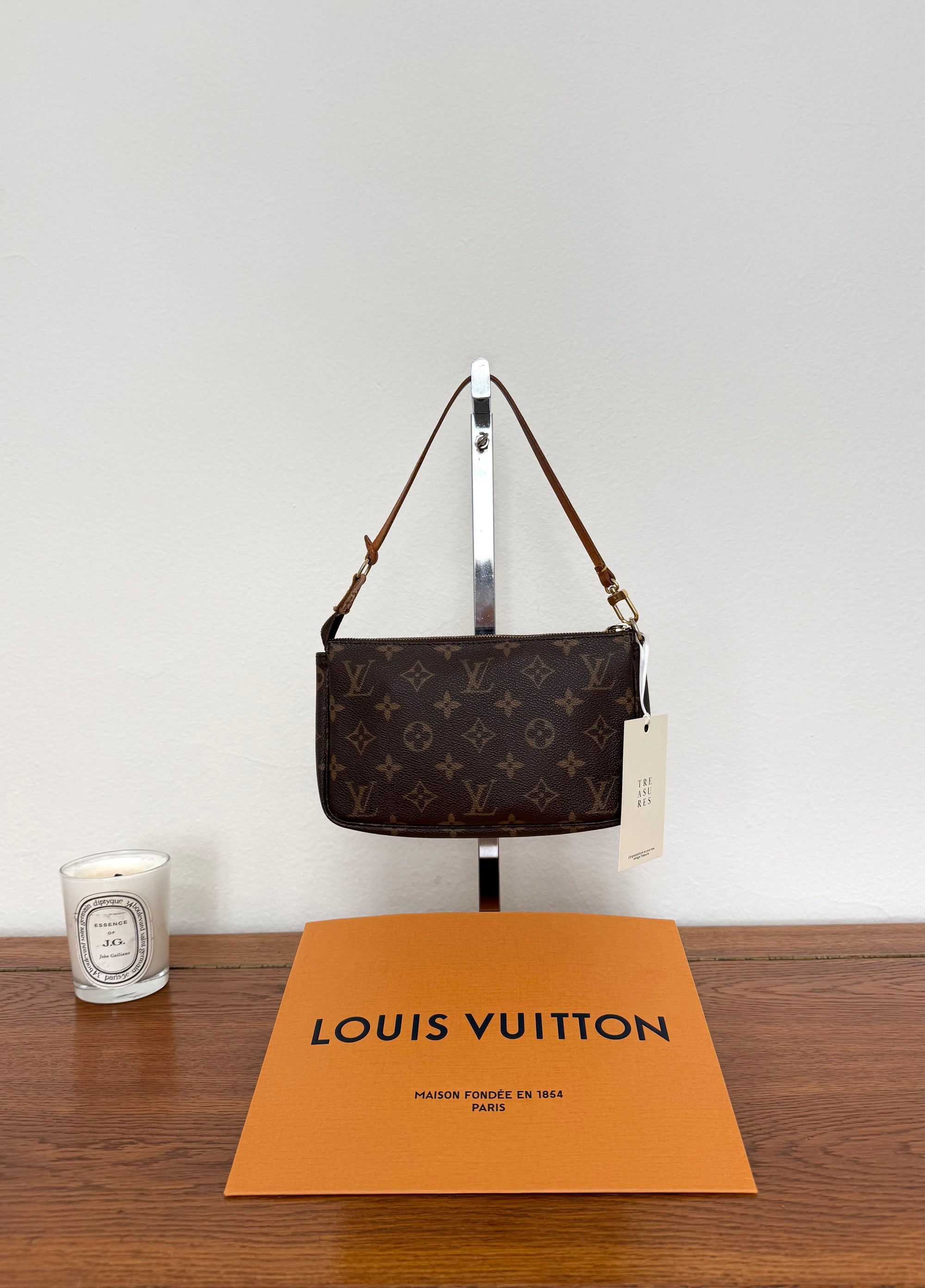 LV POCHETTE 302