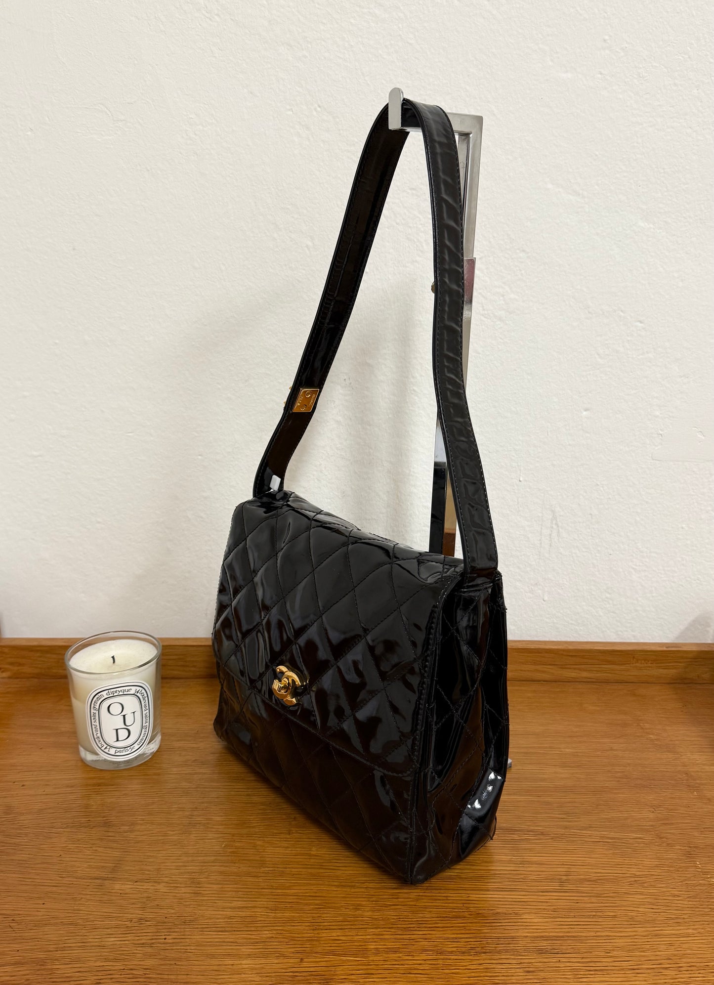 CHANEL TWIST LOCK FLAP PATENT LEATHER