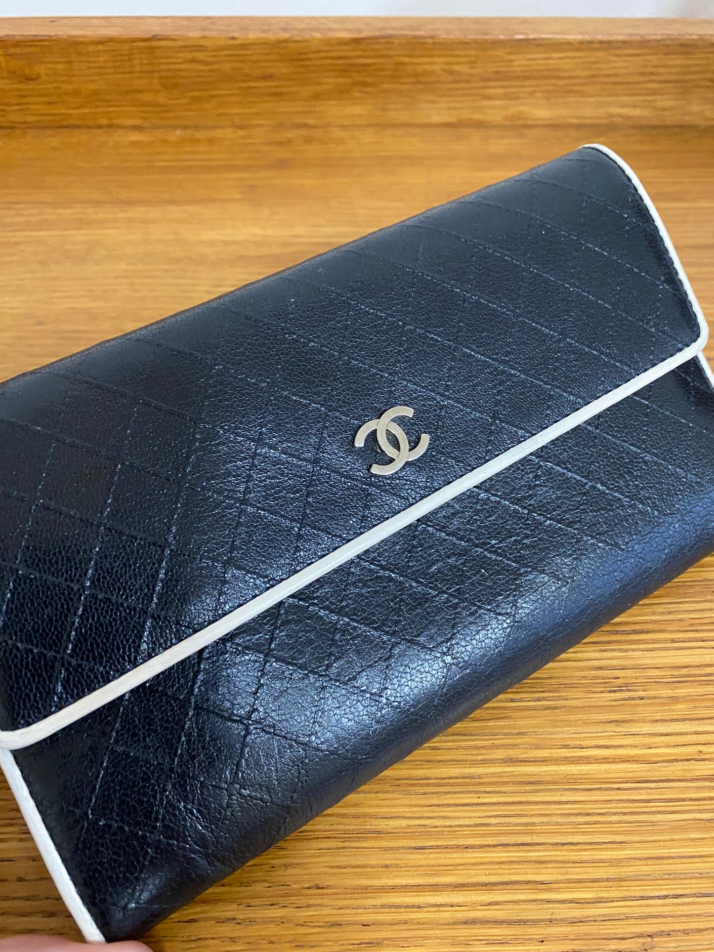 CHANEL QUILTED WALLET BLACK/WHITE SERIES 11
